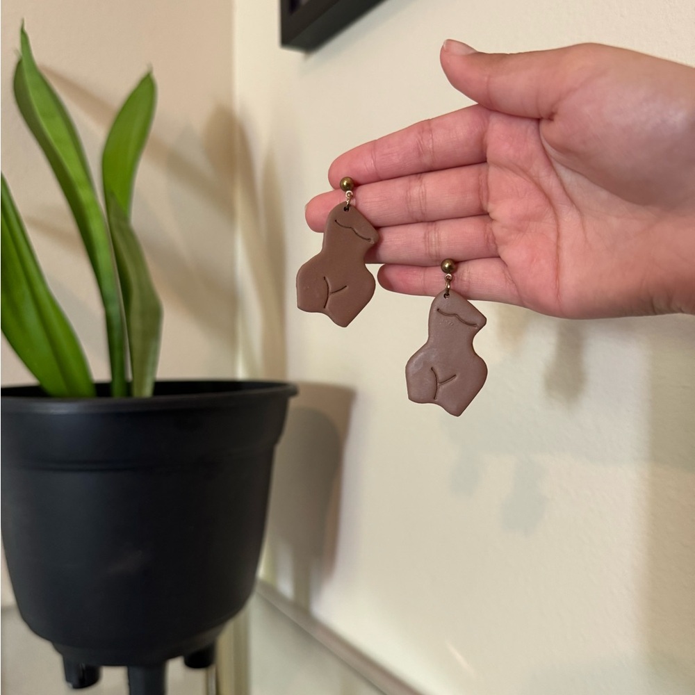 Curvy body Brown Abstract Earrings
